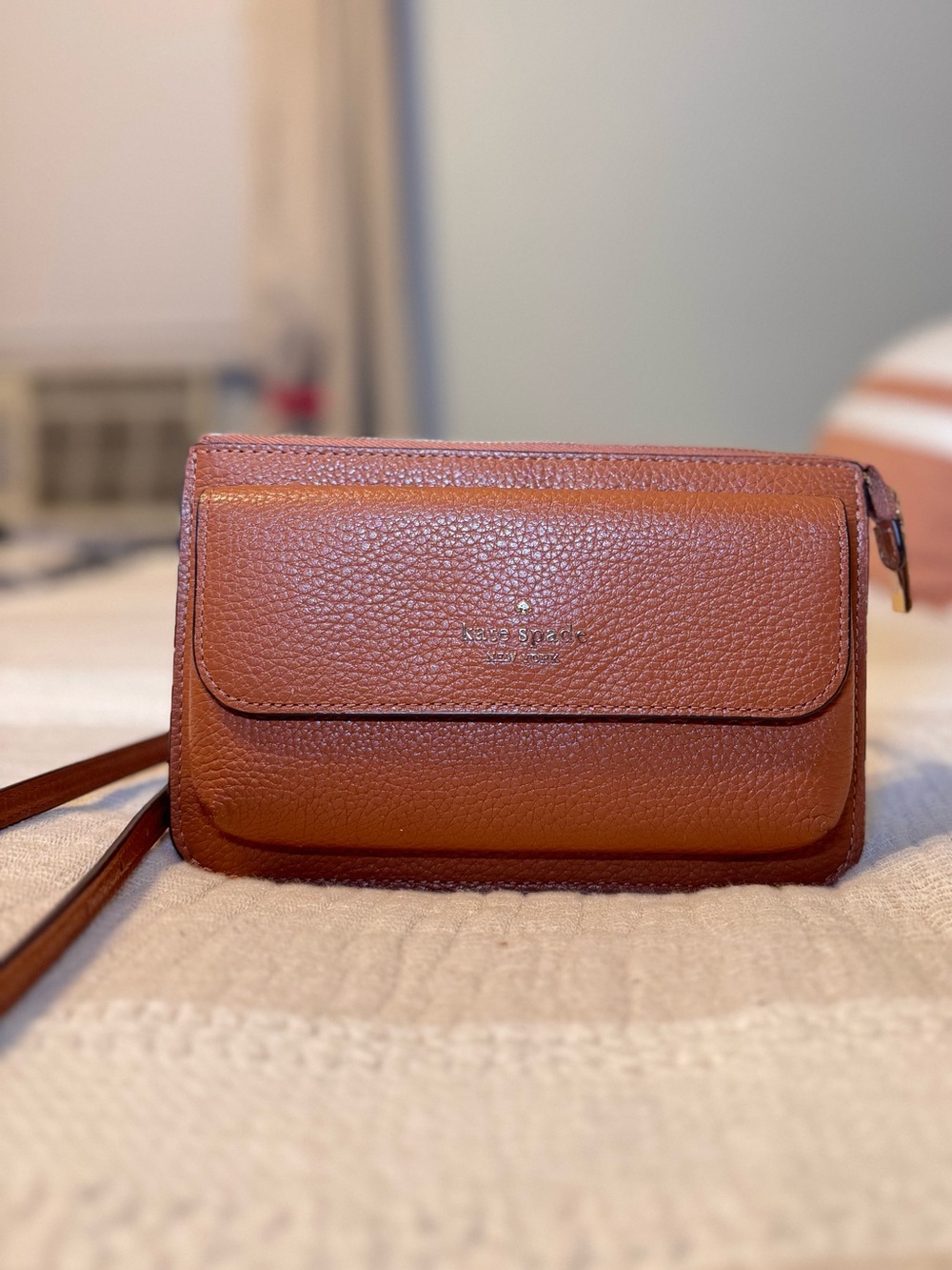 Kate Spade New York Leila Small Flap Crossbody in Warm Gingerbread
